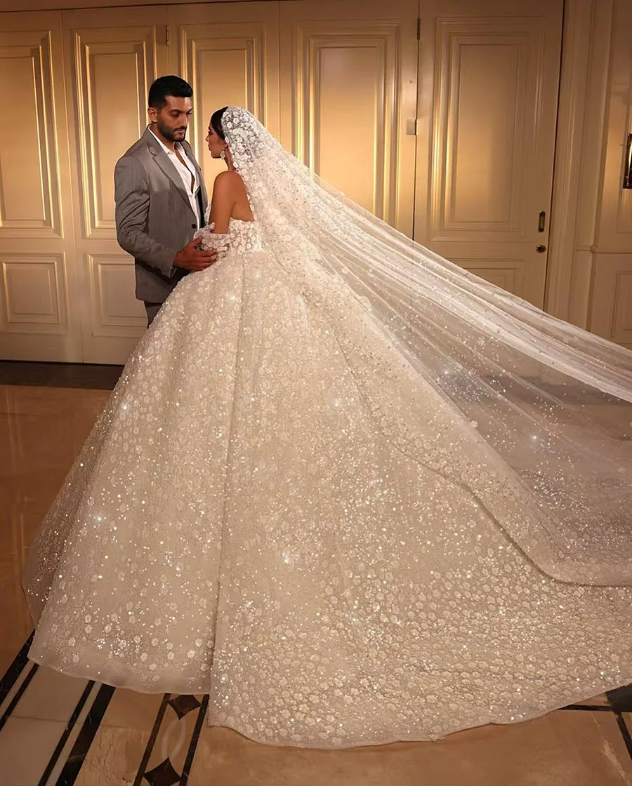 Luxury Ball Gown Wedding Dresses Elegant V-Neck Long Sleeve Lace Applique A-Line Puffy Skirt Bridal Gown Formal Beach Party Robe