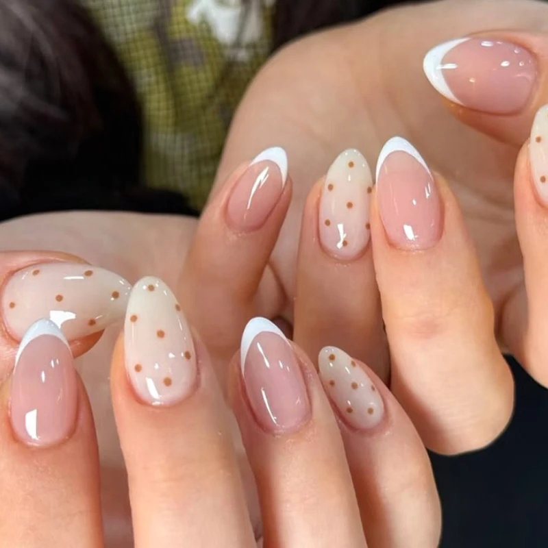 Preciosas uñas redondas de lunares y almendra, uñas postizas simples blancas francesas usables, uñas postizas terminadas desmontables, prensa en las uñas