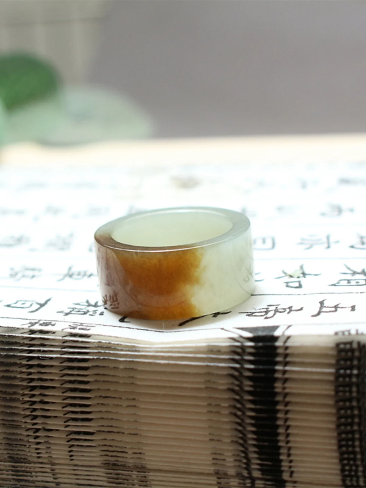 One bite of sugar ring Hetian jade sugar white jade straight cut wide version ring men's and women's classic fashion simple jade