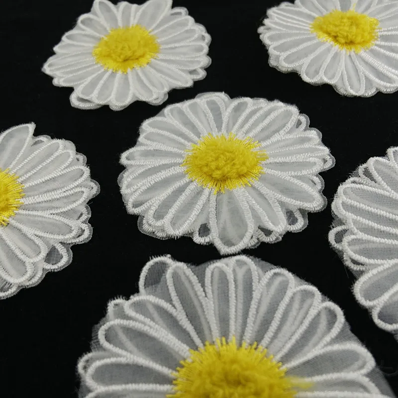 6PCS Christmas Patches Embroidery Cute Flowers Daisy Appliques Patch Parches Para La Ropa Stickers For Cothing Dress P0162