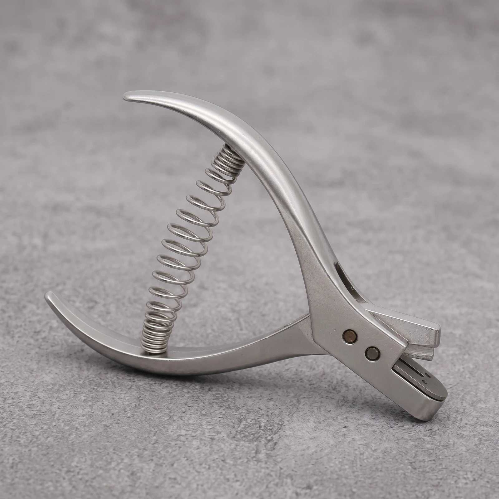 Pattern Notcher | 2mm Opening, Compact Hand-press Design, V-shaped Punch Tool