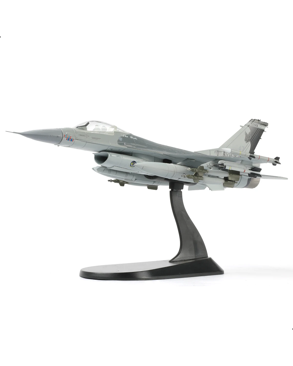 

Модель самолета NUOTIE 1/72 F-16 Fighting Falcon Black Bat (черная ливеринговая расцветка) из литого металла со съемным шасси и топливными баками. Военный авиационный подарок.