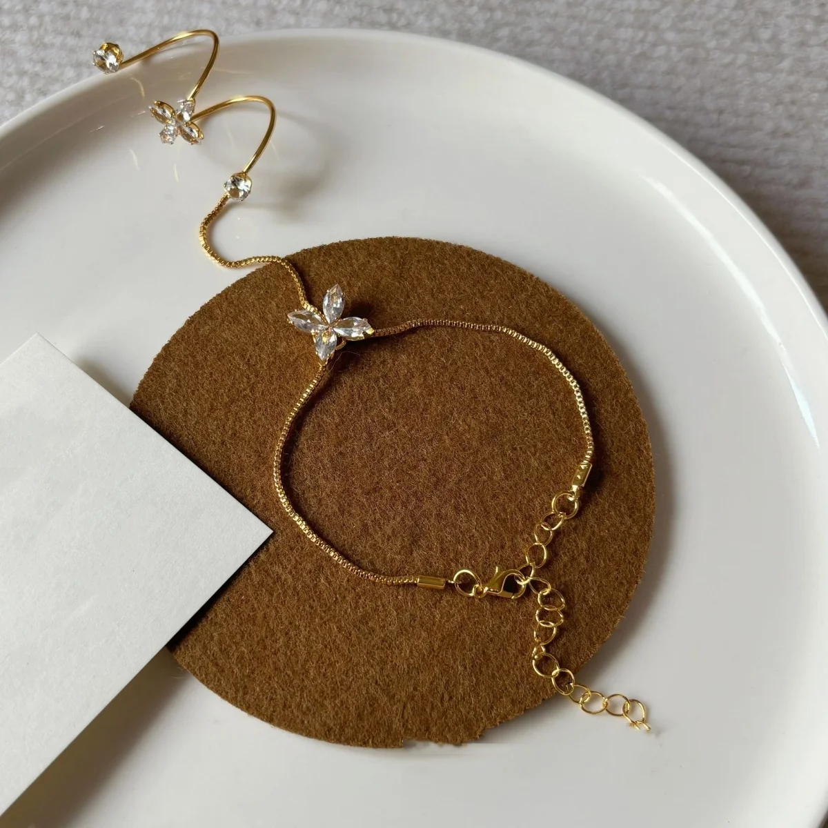 Funkelnde Zirkon-Schmetterlings-Blumen-Fingerketten-Armbänder für Damen und Herren, elegante, modische Tier- und Blumen-Ringarmreifen, zierlicher Schmuck – Detail 16