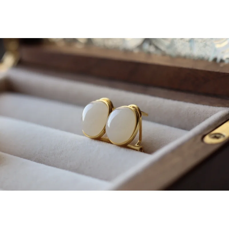 

Qinghai old mine material Hetian white earrings, silver plated with 18k gold, main stone 8x10mm, fine jade quality