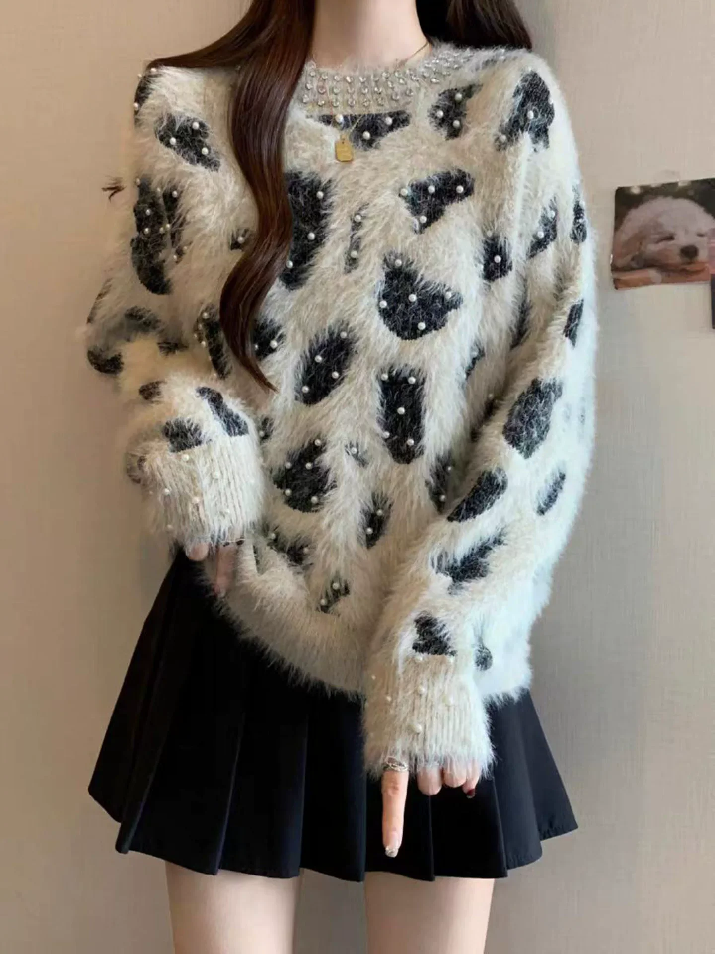 Koreański sweter damski z dzianiny, wzór w panterkę, ozdobiony koralikami, jesienno-zimowy, nowy, luźny, miękki i ciepły.