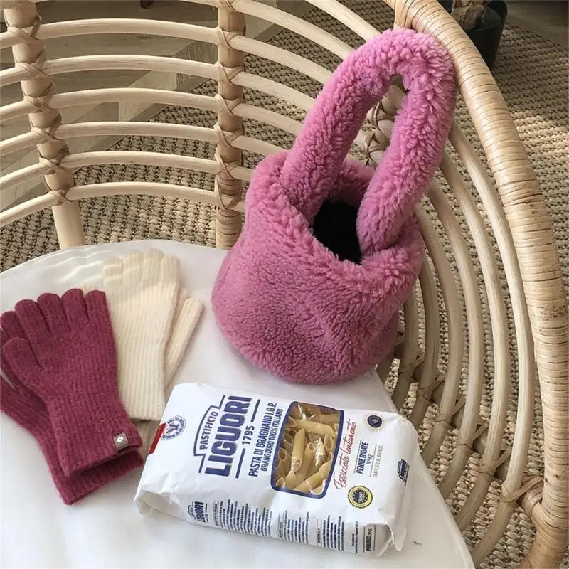 

Plush Bag for Ladies Eye catching Girls Bag Fashionable Short Handle 20CA