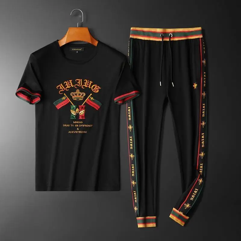 

Летняя мужская модная футболка из двух предметов с короткими рукавами и вышивкой, повседневный комплект с красивыми буквами, новый комплект брюк «Пчелка»