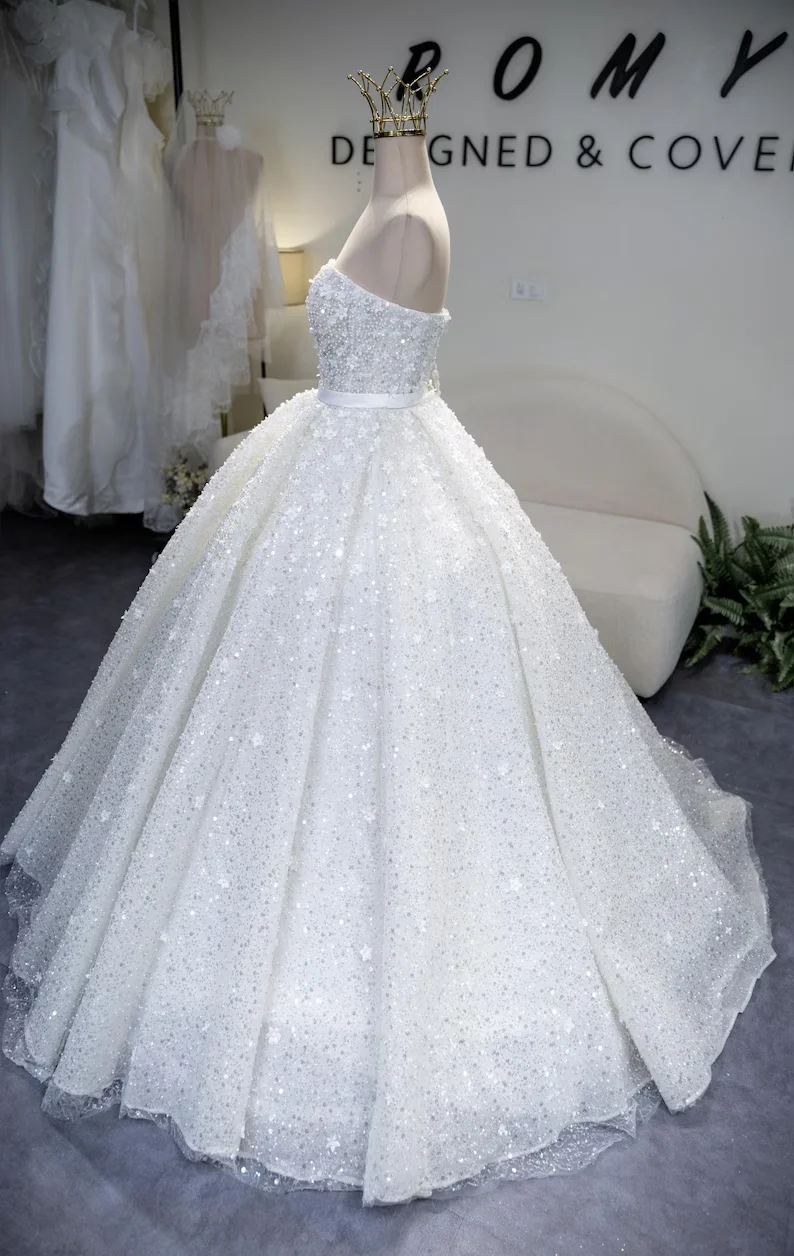 New Princess Sparkle Ball Gown Wedding Dress for Bride Strapless Sweetheart Beaded Crystal Appliques Bridal Gown Customized