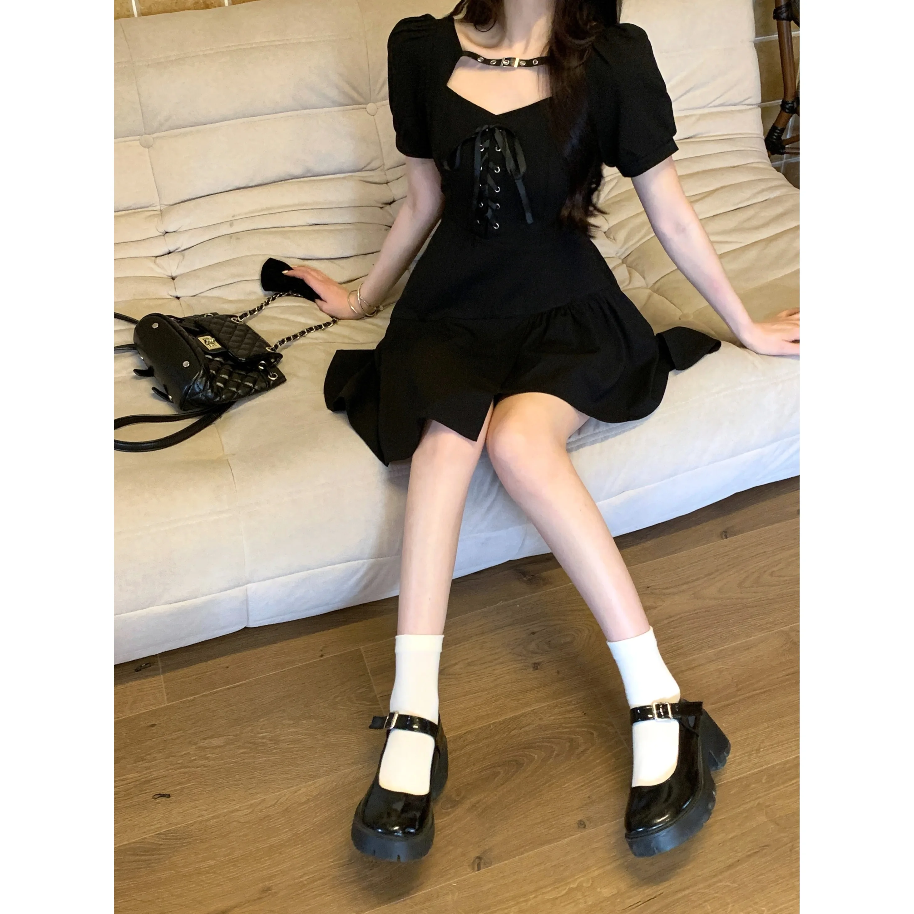 

Модное черное платье для похудения с асимметричным воротником и бретелями, низкой талией, А-образной юбкой, из полиэфирного волокна, летнее, для прогулок по городу