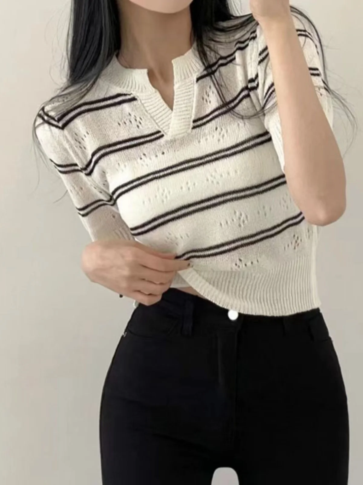 

Chic V-Ne ort Sve Knitwear Women's Slim Fit Summer Top Retro Striped Hollow Design Korean Sle Bubble Sve Pullover