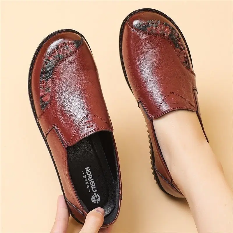

2024 Soft Comfort Round Toe Casual Loafers Women Retro Leather Moccasins Woman Designer Round Patch Ballet Shoes Zapatos Mujer