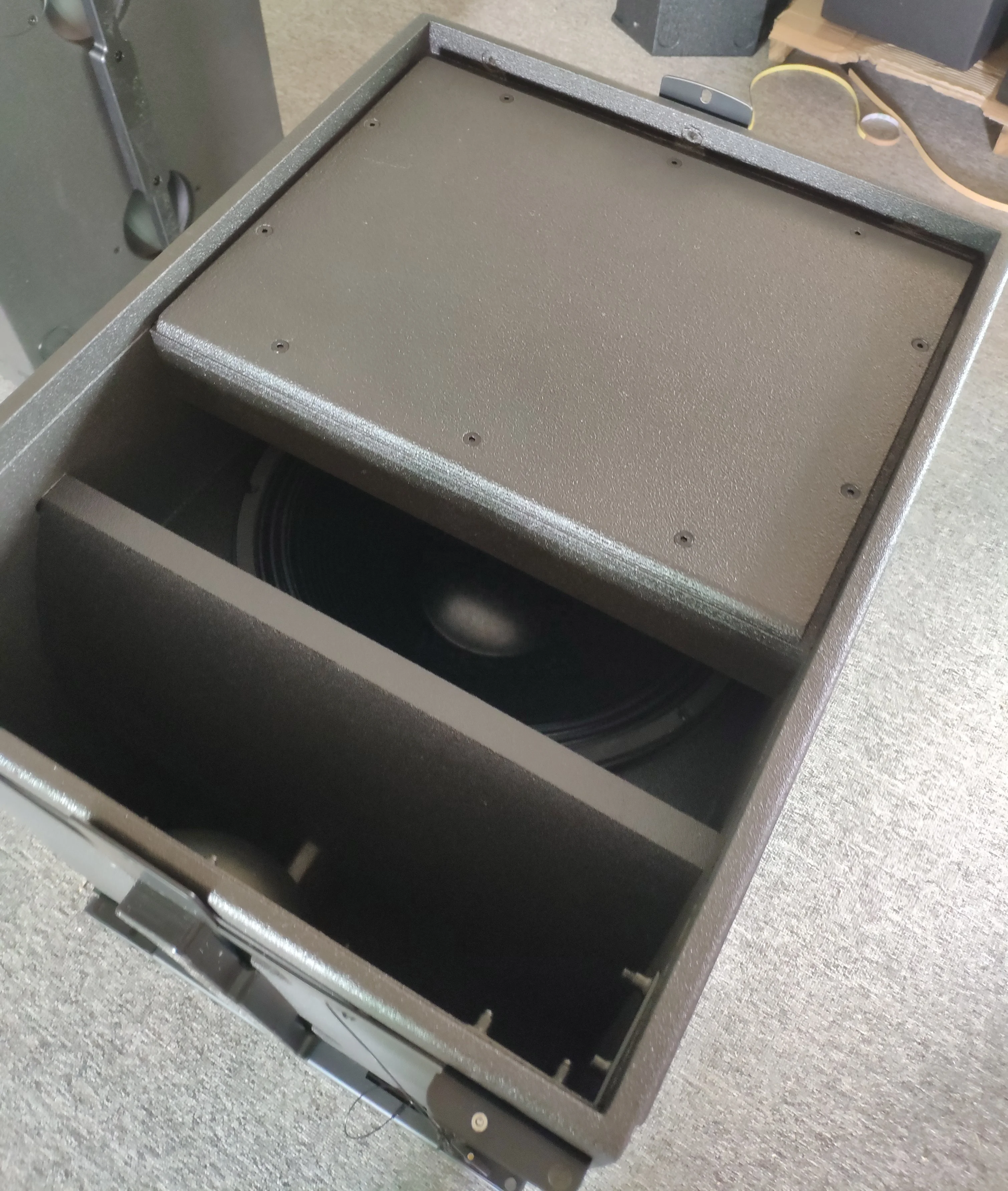 Subwoofer Line Array Caixa de alto-falante baixo de 18 polegadas Subwoofer de neodímio passivo de alto respingo