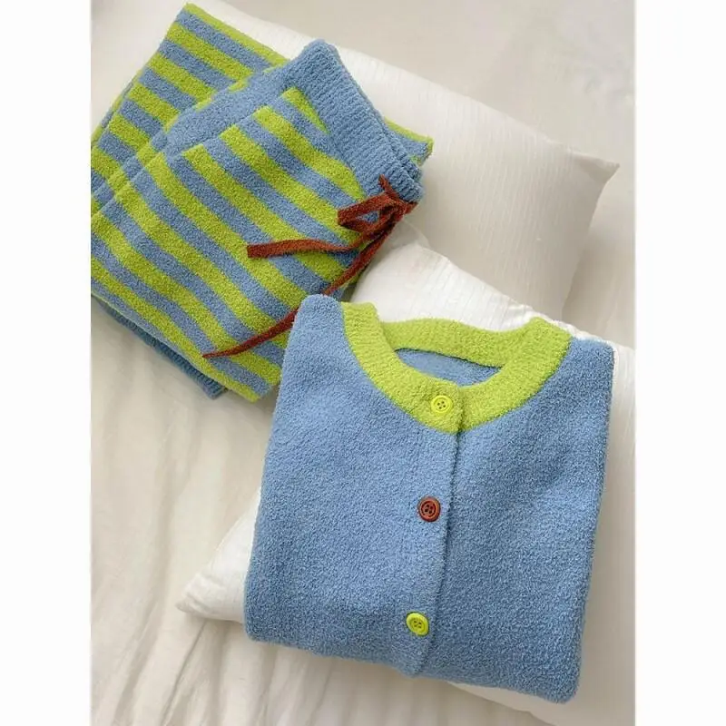 Conjunto de pijama tipo cárdigan de estilo coreano para mujer, ropa de dormir cálida de invierno de dos piezas, ropa de descanso Premium cómoda y acogedora para el hogar