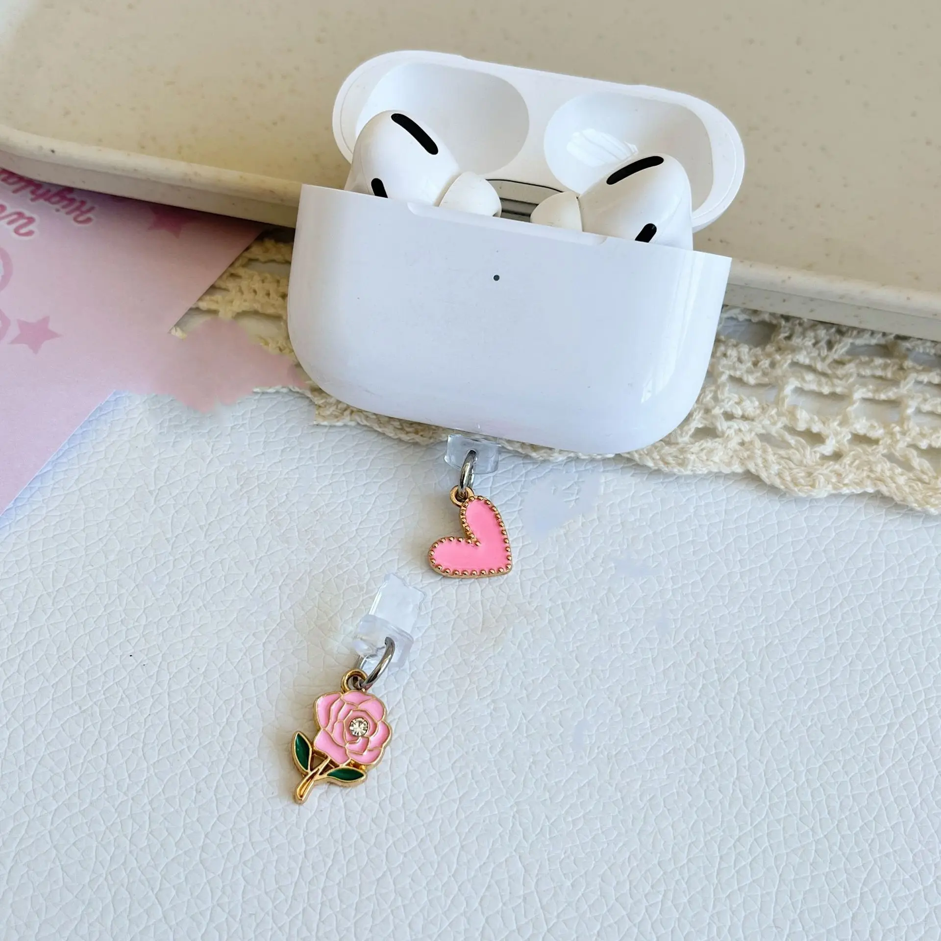 

Пылезащитная заглушка для телефона с милым сердцем, подвеска, украшение, аксессуары для телефона для IPhone, Samsung Type-C, зарядное отверстие, пылезащитная заглушка