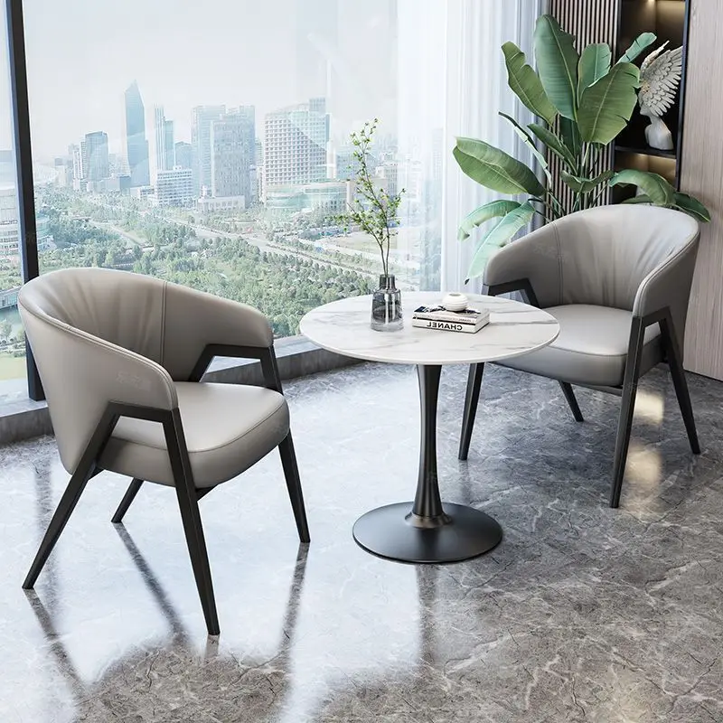 كرسي مقهى كاجوال مع بلاطة صخرية وطاولة مستديرة صغيرة