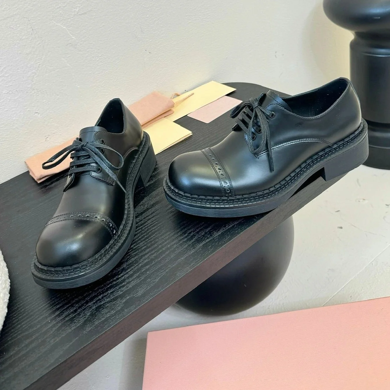 2025 FANGXITING أحدث النمط البريطاني جلد طبيعي جولة تو الدانتيل متابعة امرأة المتسكعون ديربي أحذية أوكسفورد البغال قباقيب البروغ