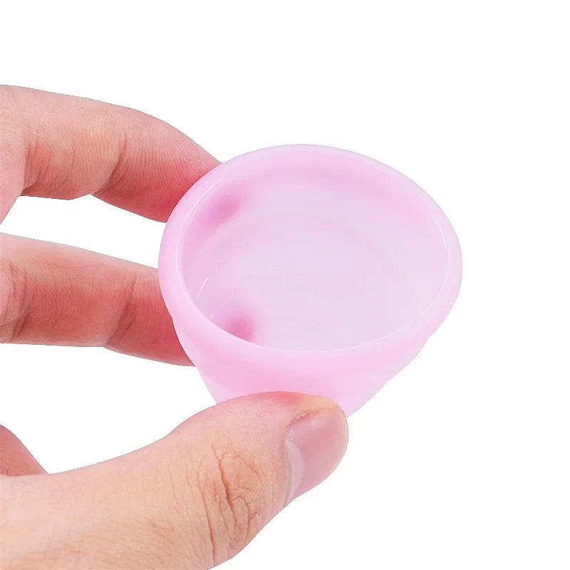 Foldable and retractable menstrual cup with lid, portable women's sports and side leakage prevention silicone monthly cup