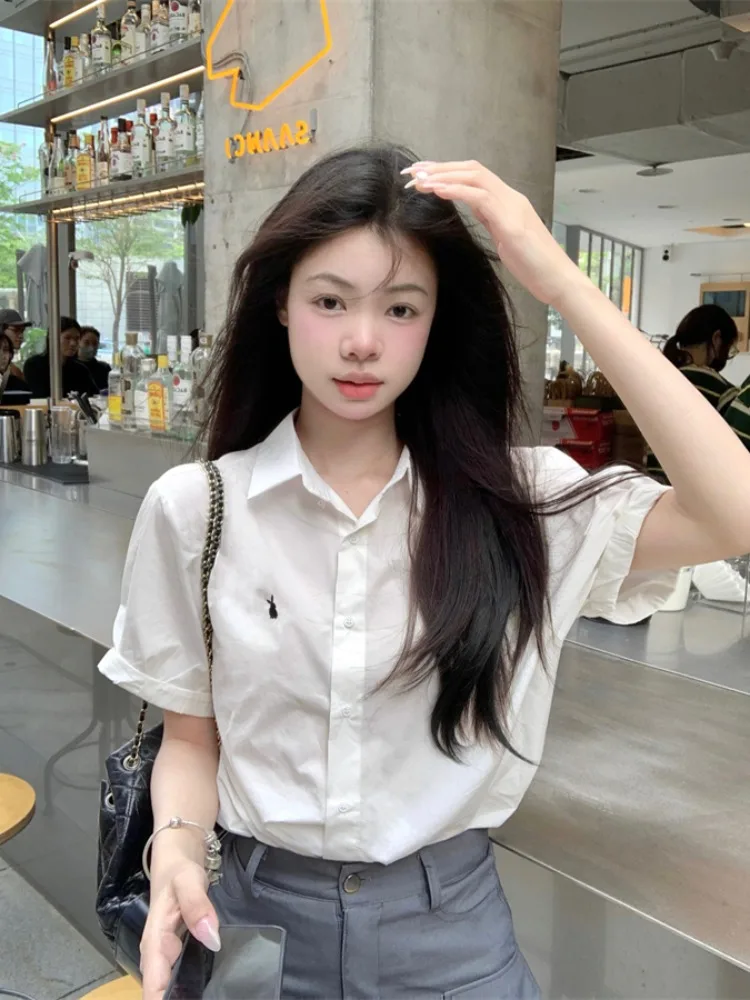 

Элегантная женская летняя повседневная блузка с вышивкой кролика, белая, с коротким рукавом, средней длины, свободного кроя, в милом стиле