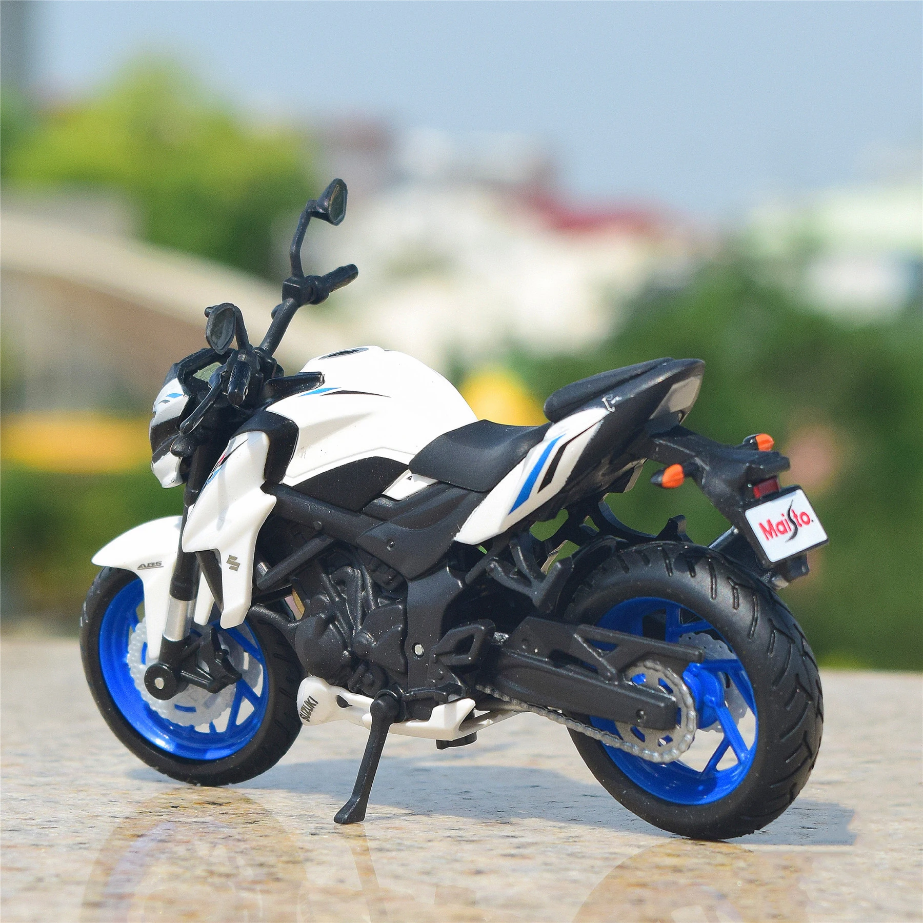 Maisto 1:18 Suzuki GSX-S750 ABS Alloy Race Motorcycle Model Simulation Diecast Metal Street Motorcycle Model Childrens Toys Gift