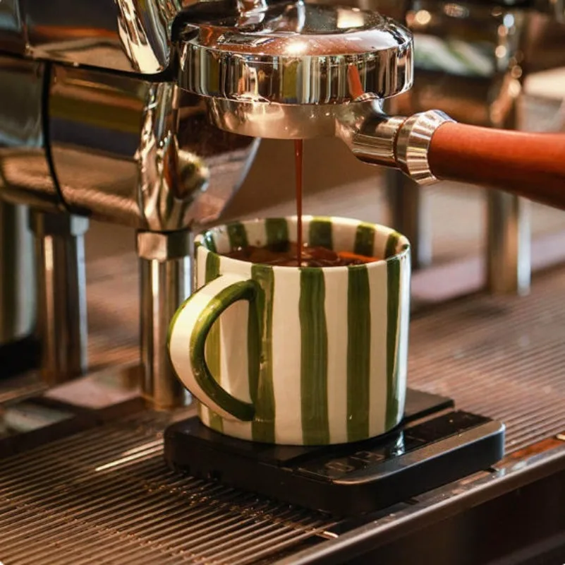 Einfache Keramik-Kaffeetasse und Untertasse, hochwertiges Kaffeetassen- und Untertassenset, Haushalts-Wasser- und Nachmittagstee-Set im europäischen Stil.