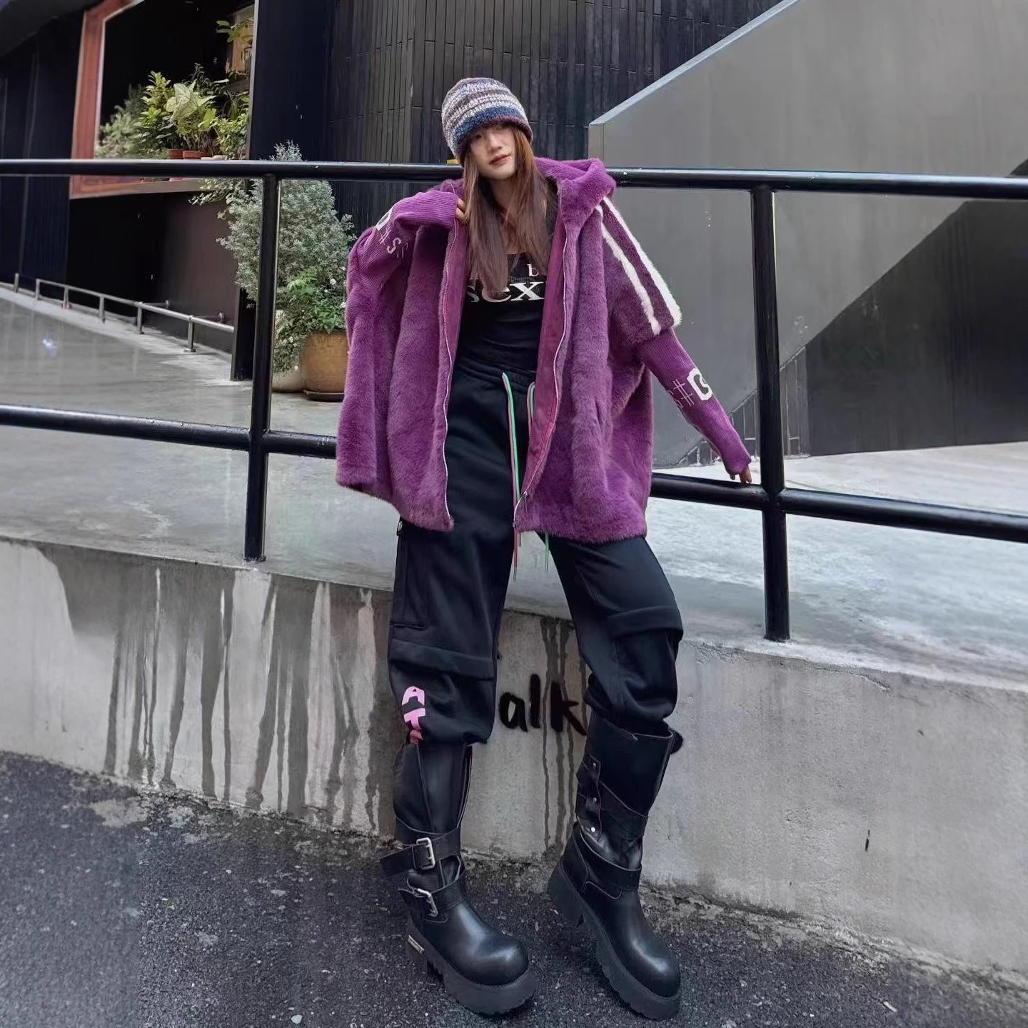 معطف فرو صناعي على الطراز الأوروبي للنساء لشتاء 2025 سترة جديدة فضفاضة على طراز الرأس بأكمام محبوكة سترة عصرية للنساء #2