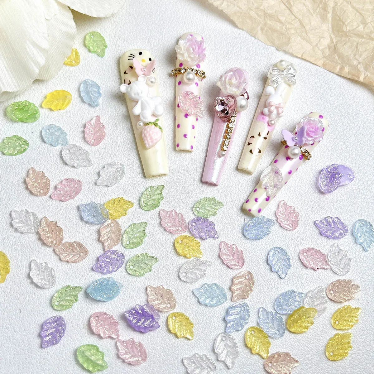 단색 리얼리스틱 발광 잎 네일 참 3D 미세 반짝이 레진 구멍 뚫린 잎 네일 아트 장식 DIY 팔찌 네일