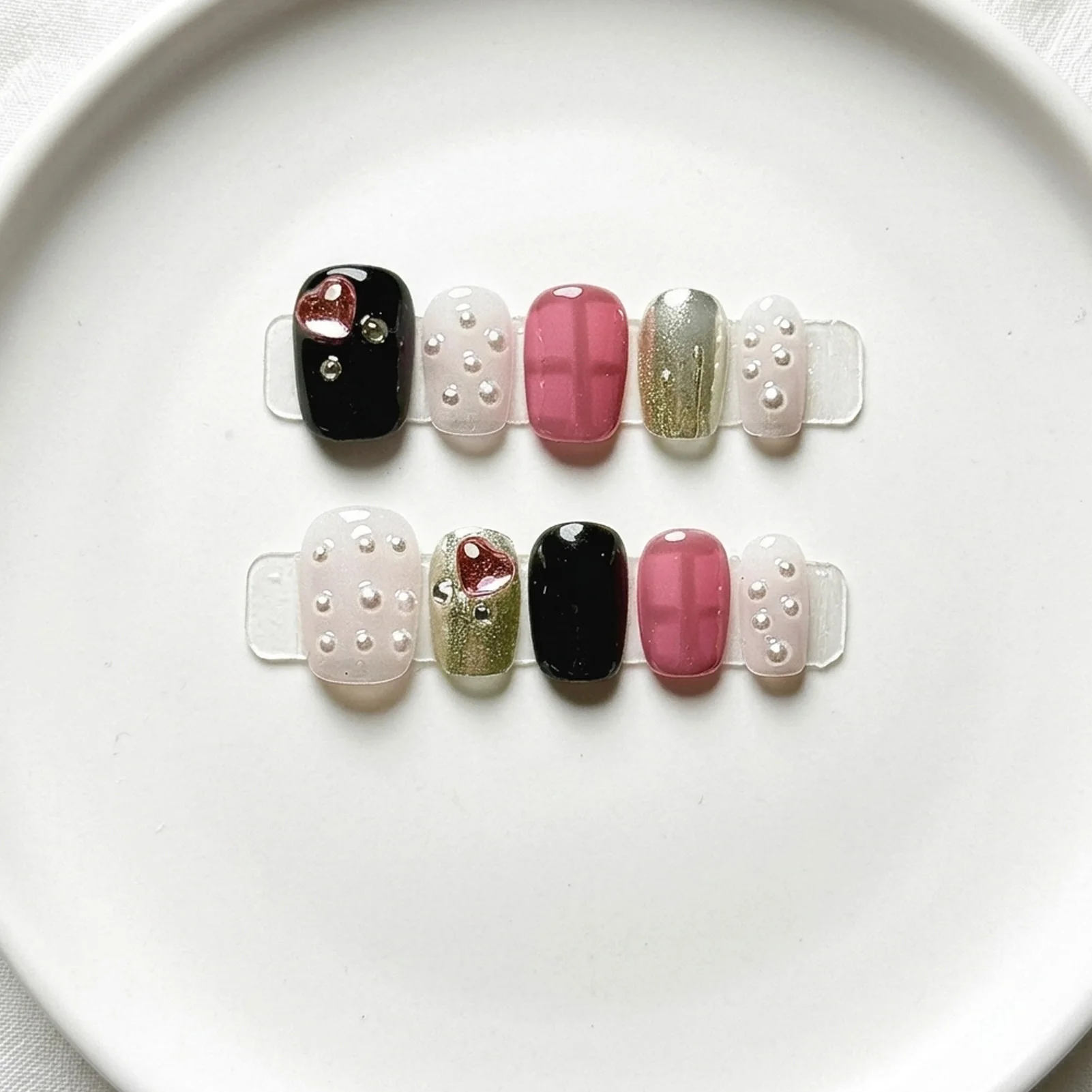 Handmade Press On Nails Short Coffin False Nails With 3D Heart Rhinestones And Pearls Decor Women Dating Wearable Y2k Nail Tip