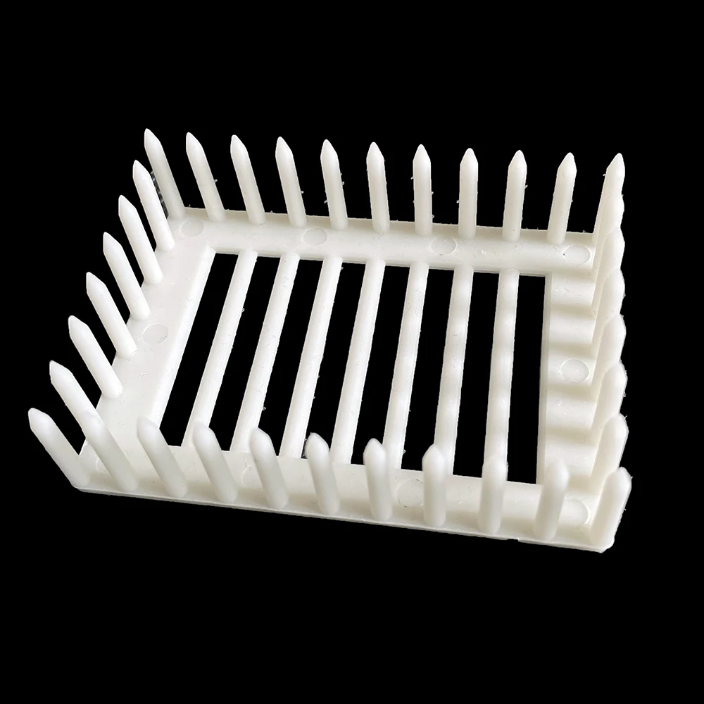 200PCS Wholesale Plastic Press In Honey Comb Cage Large Space Isolation Inspection Catcher Imprison Rearing Bee Tools Supplies