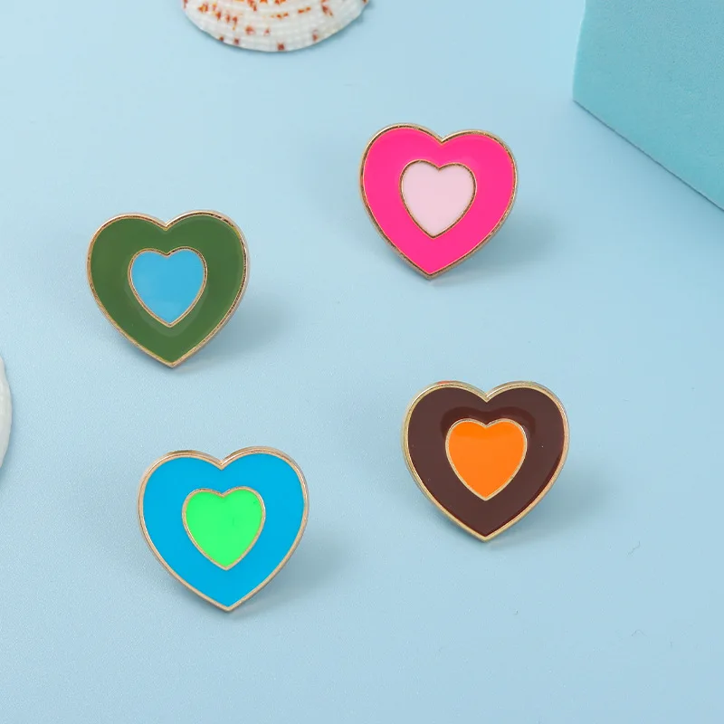 Coloured Love Heart Enamel Pins Pink Green Blue Cute Brooches Backpack Accessories Lapel Pin Badge Jewelry Gift Friend Wholesale