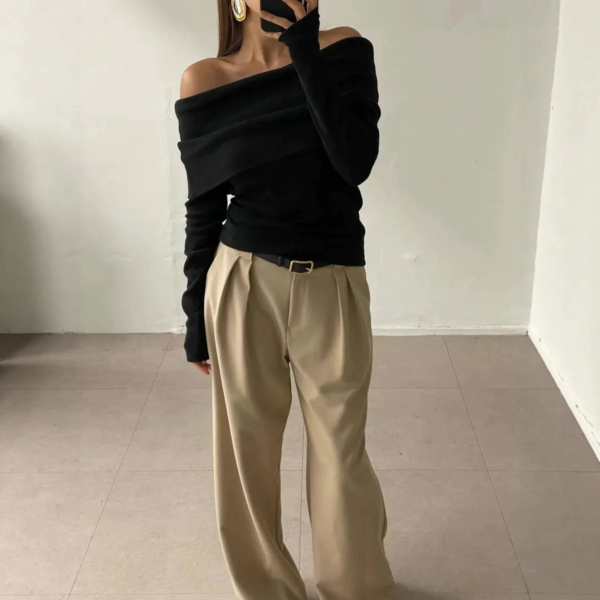 Elegant Shoulder Bared Knitted Sweater Women's Slim Fit Wrap Chest Long Sleeve mid Thickening Autumn Fashion 2026 New Arrival