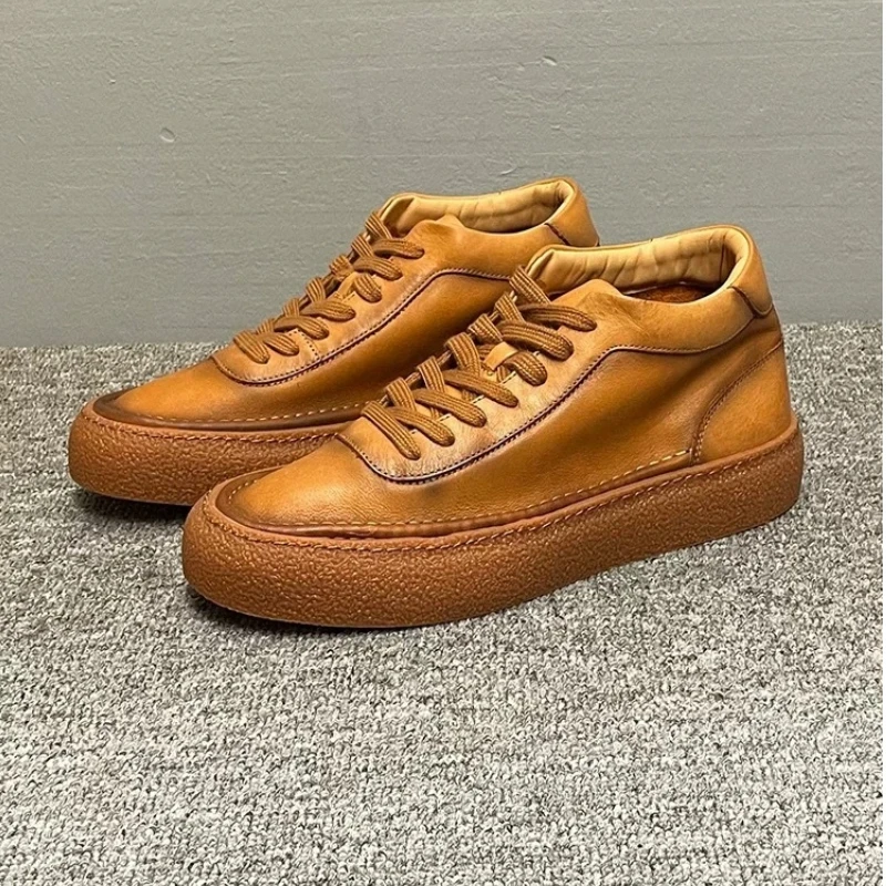 Nowe męskie buty na zimę 2025, ocieplane polarem, wysokie, retro skórzane buty robocze z masywną podeszwą, komfortowe sneakersy na co dzień na cały dzień.