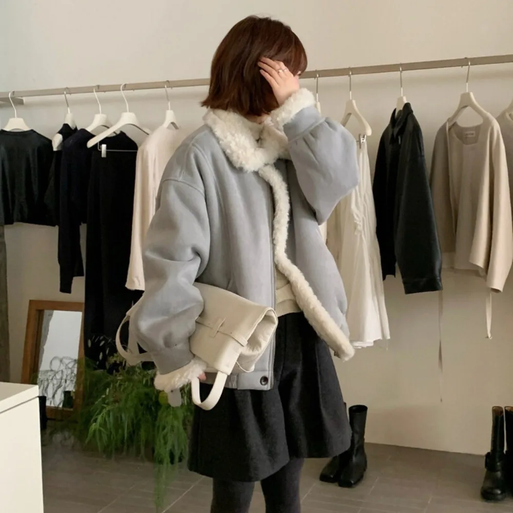 Koreański płaszcz z kołnierzem z ciepłego futra jagnięcego, elegancki płaszcz zimowy damski, casualowa odzież wierzchnia w stylu streetwear.