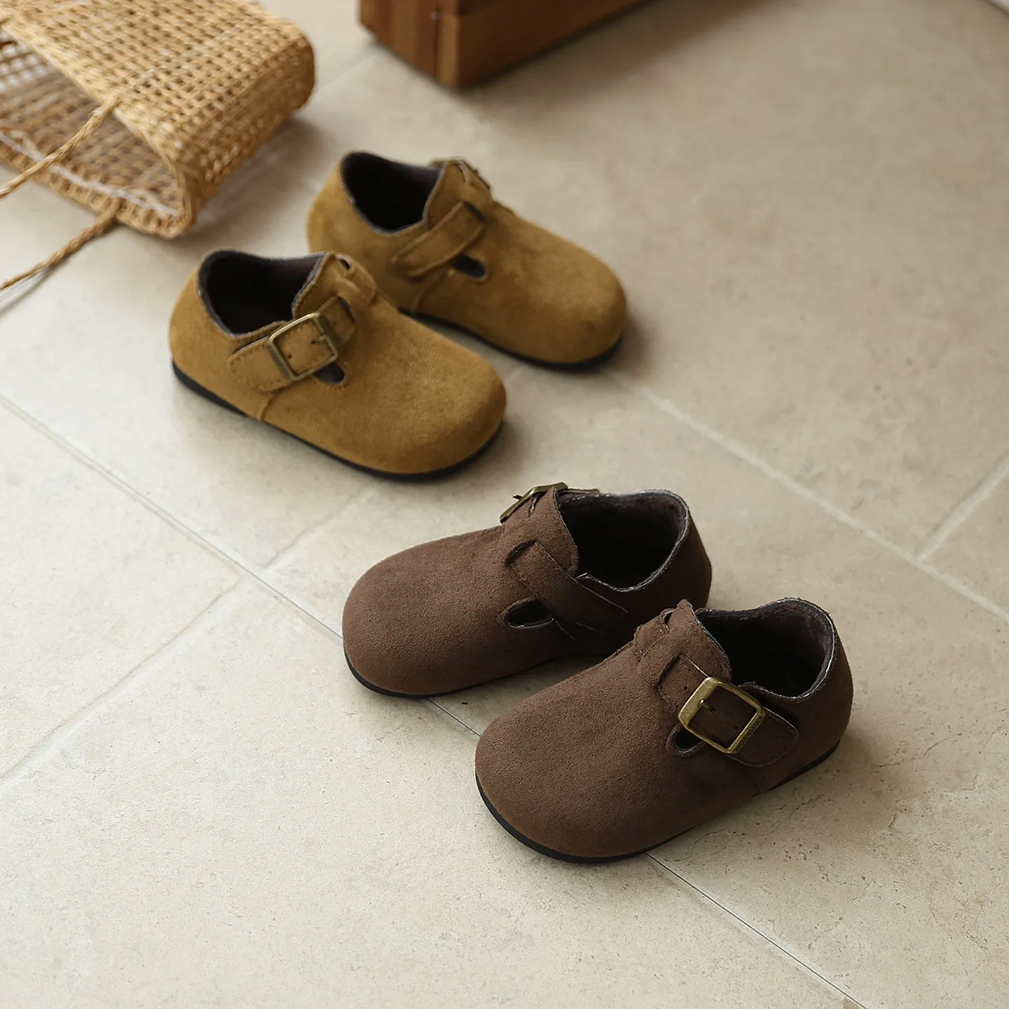 

Детская кожаная обувь для мальчиков и девочек, новинка 2023 года, осенние школьные лоферы для малышей, мягкая подошва, простой ретро-стиль, первые ходунки, повседневная одежда