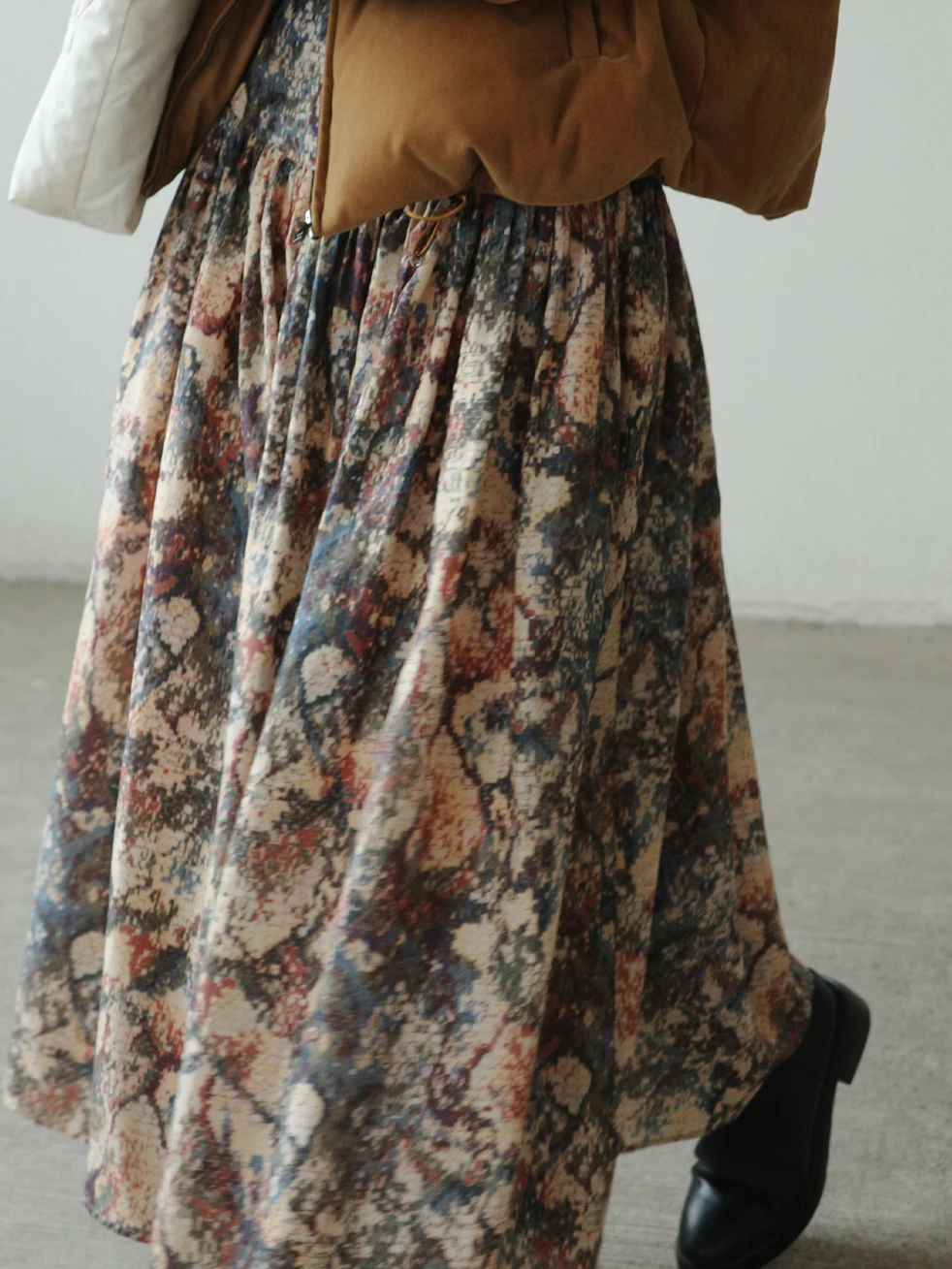 

Ретро-комплект из шелка и хлопка с принтом: блузка и юбка в винтажном стиле для женщин, осенний сезон, универсальный крой