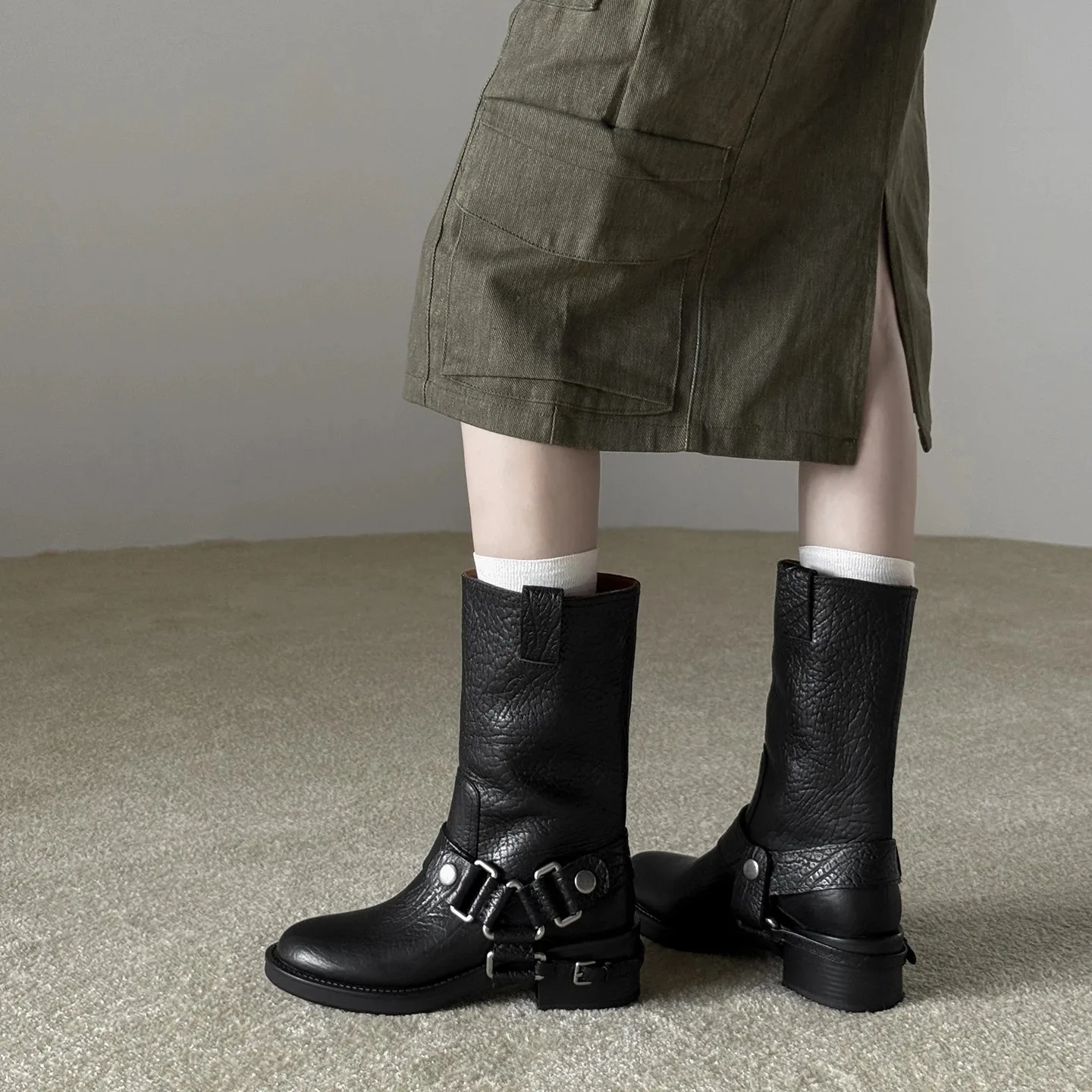 2026 Winter Women Shoes Genuine Leather Mid Calf Boots Round Toe Fashion Thick Heels Shoes Winter Retro Buckle Platform Boots view 6