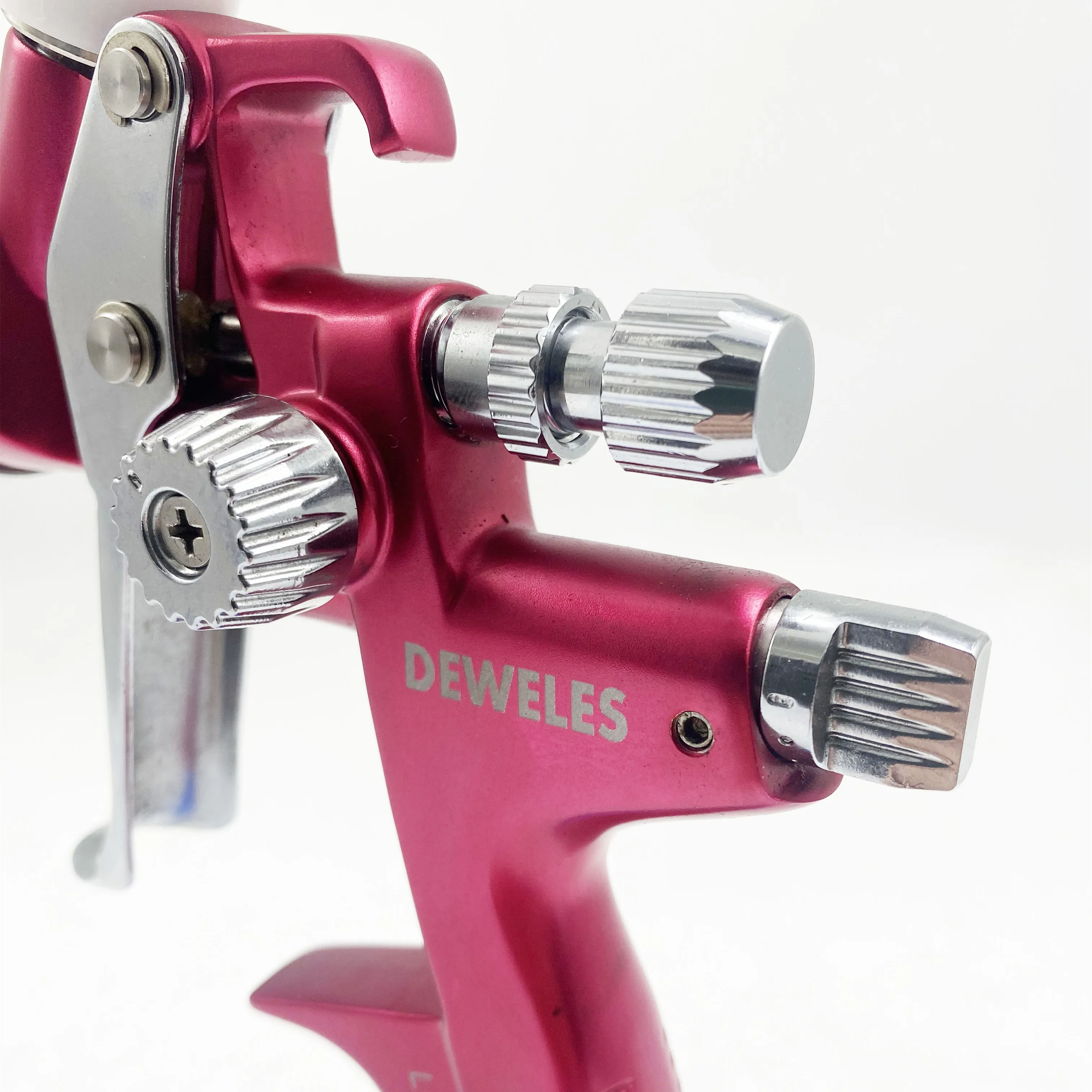 DEWELES High Quality LVMP Paint Spray Gun With Precise Atomization 4000BG 1.3mm Car Furniture Air Spray Gun With 600CC Paint Pot