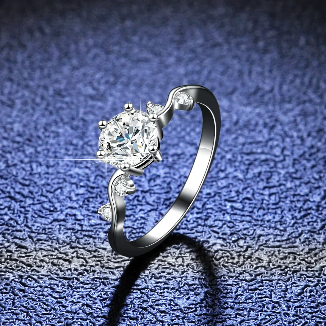 18K goud ingelegde moissanite damesmode ring PT950 platina vier klauw sprankelende diamant ingelegde diamant mode ring