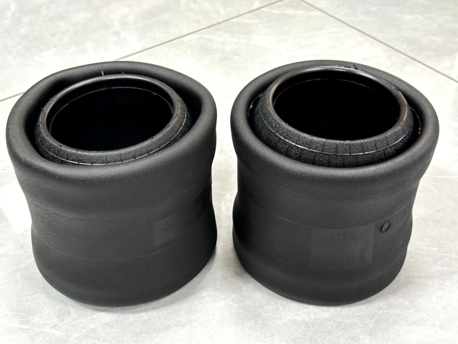 

FOR ISUZU GIGA 6WG1 TRUCK AIR SPRING AD20130-032