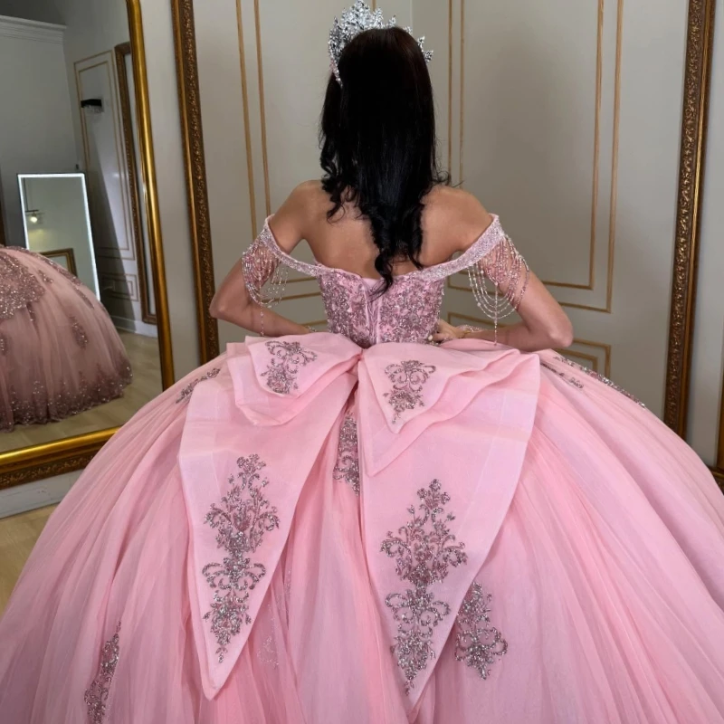 فساتين Quinceanera الوردية اللامعة ثوب حفلة قبالة الكتف زين الدانتيل الخرز القوس تول حفلة عيد ميلاد الحلو 16 فستان Vestidos De