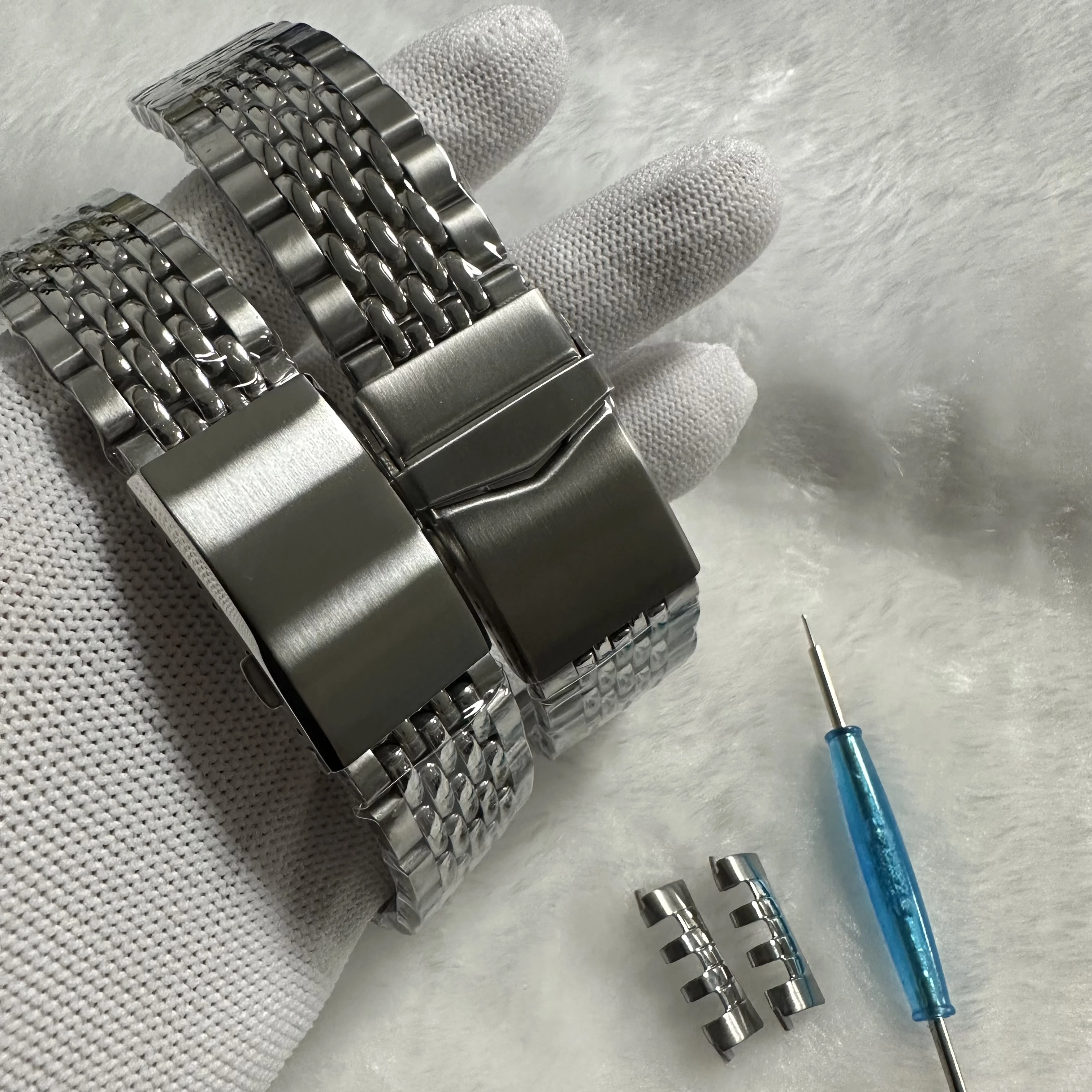20 22mm 316L ‌Solid Stainless Steel Bracelet Adjustable Curved Flat Beads of Rice Watch Strap Fit For Seiko SKX Universal Band view 4