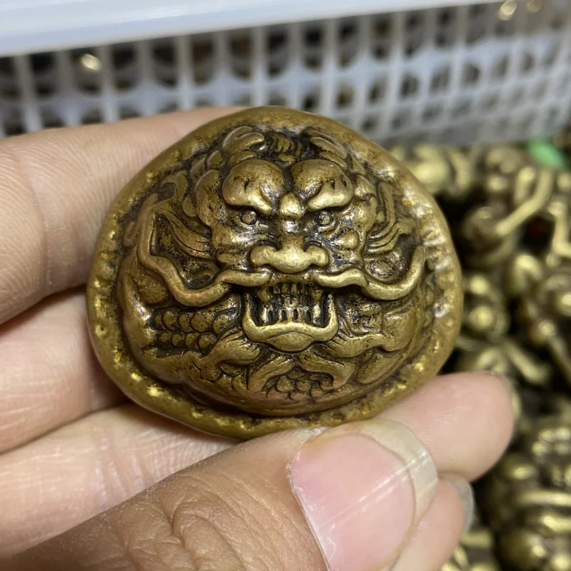 

Brass Walnut Ornament Handheld Brass Dragon Head Style Fitness Ball Copper Walnut