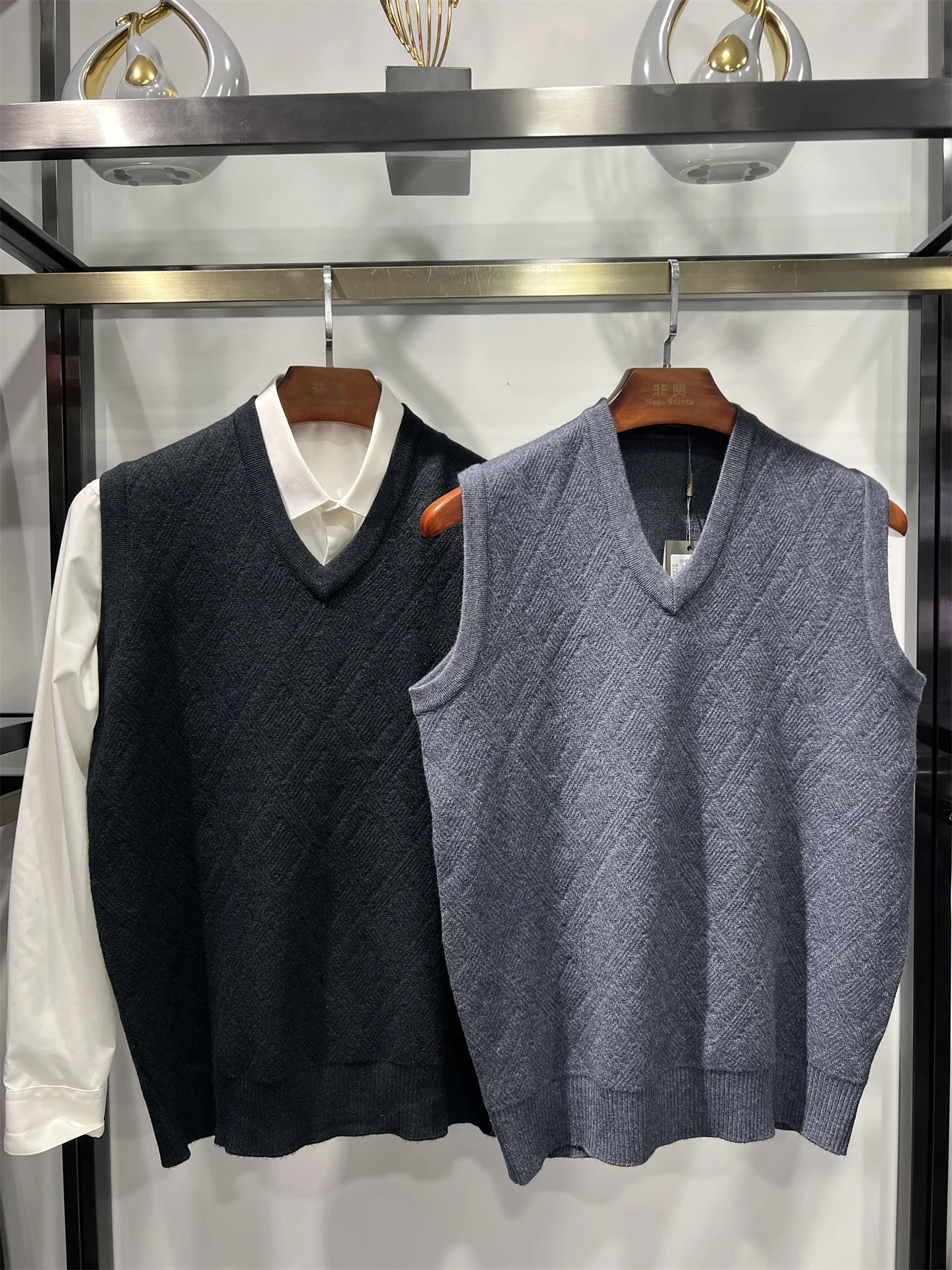 

Non-Saints Men's Thiened Knitted Vest Autumn Winter Casual Bal Sweater Busin Sle V-Ne Stand Fit Pure Color