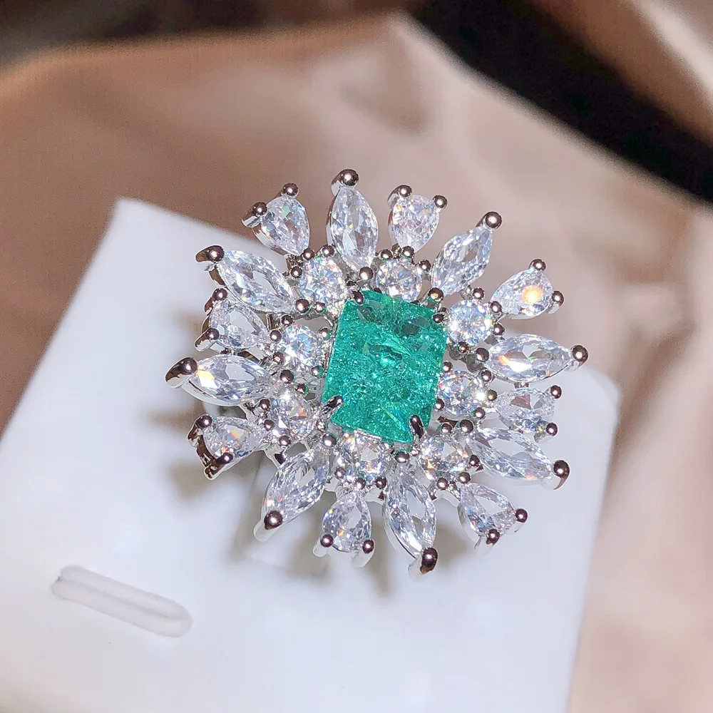 2024 Fashion Paraiba Tourmaline Rings Female Oval Shape Stone Silver Color Simulation Emerald Wedding Bridal Ring Retro Jewelry