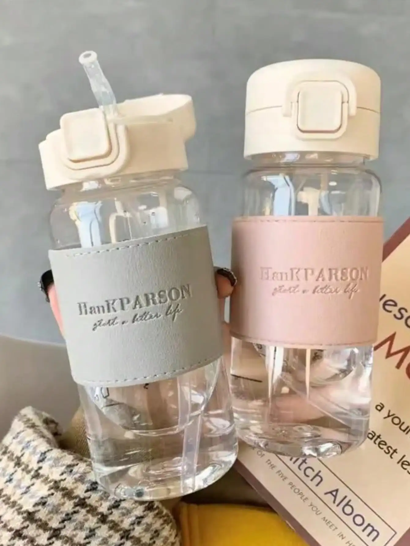 500ml leak-proof portable water bottle with straw, heat-resistant and cute design, suitable for drinks such as coffee and juice.