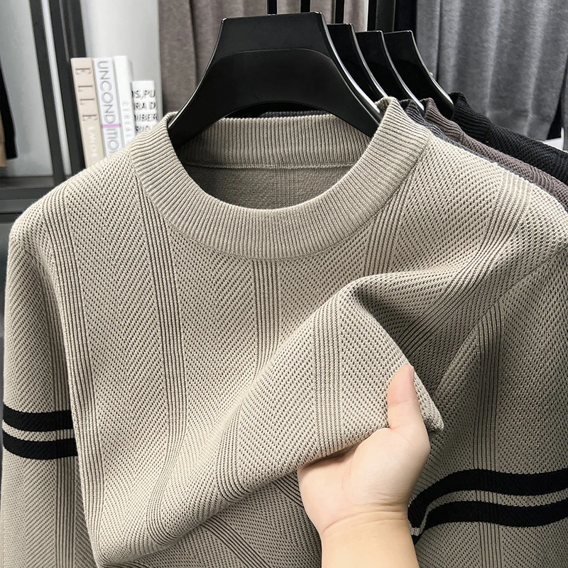 

Легкий роскошный мужчины трикотажный круглый шея свитер высококачественный бренд полоса корейский стиль мода случайный комфорт осень зима пуловер
