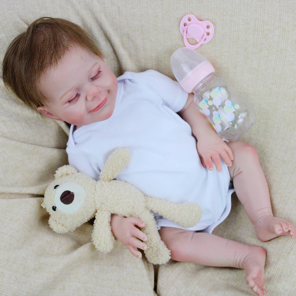 18インチのビニール製リボーンベビードールおもちゃ、眠っている笑顔の表情、白いパジャマ、完全に可動、子供のふり遊びに最適