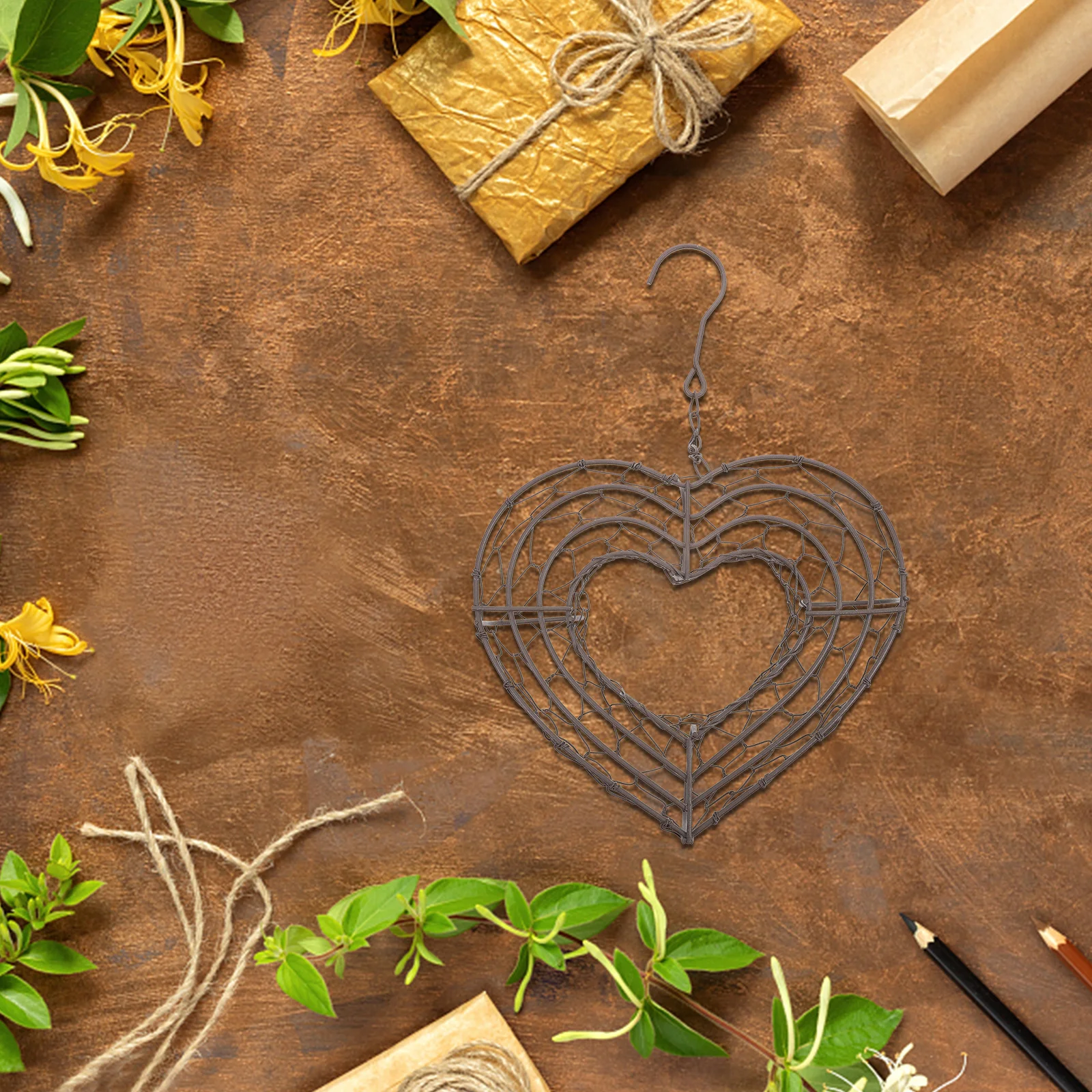 

Heart Shaped Succulent Wreath Iron Planter Wall Hanging Flowerpot Garland Frame Hanger Moss Filler Plant Display Home Decor