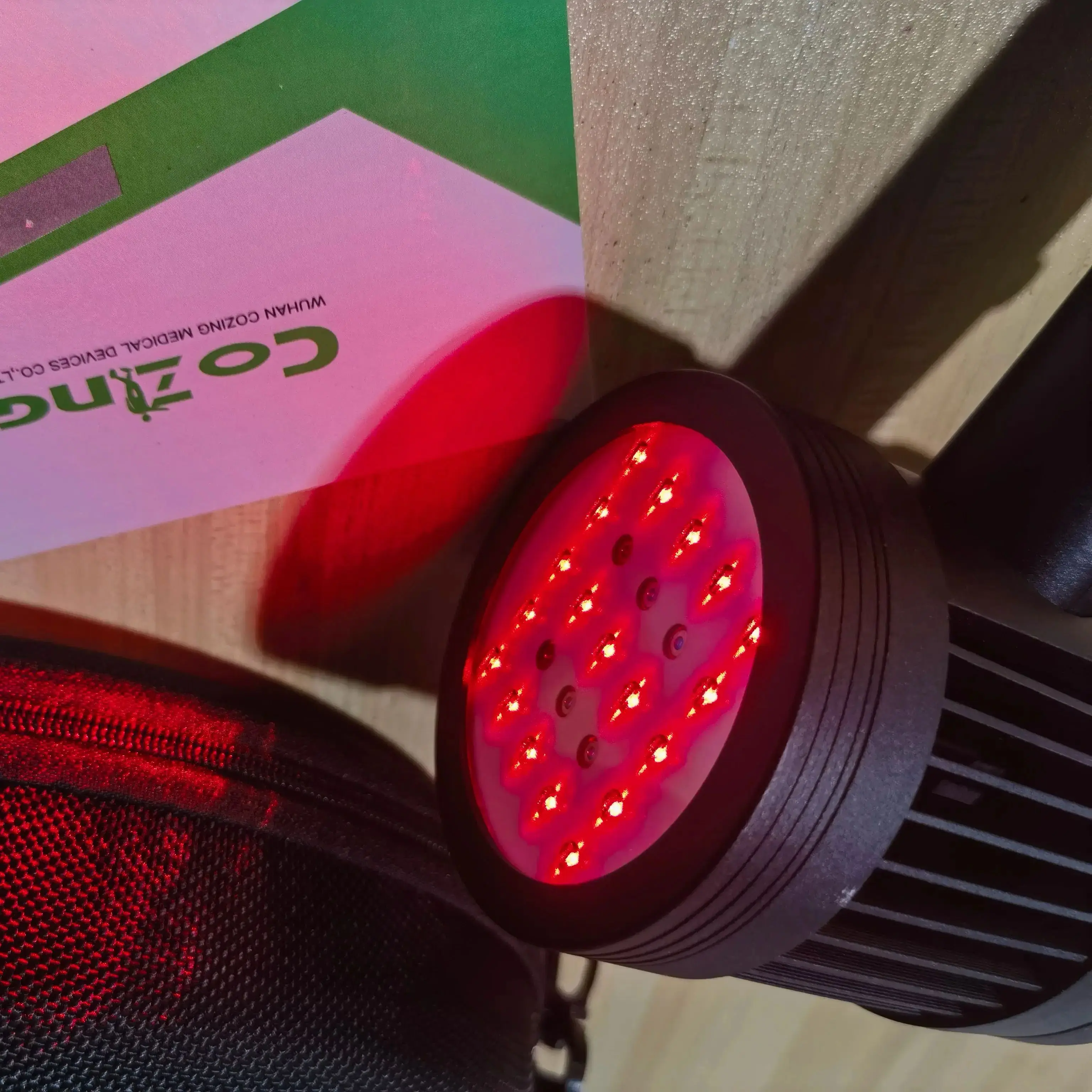 

Портативный лазерный обезболивающий массажер 808 нм, 25 диодов, лазерная терапия класса IIIB для домашнего использования на коленях, плечах, суставах