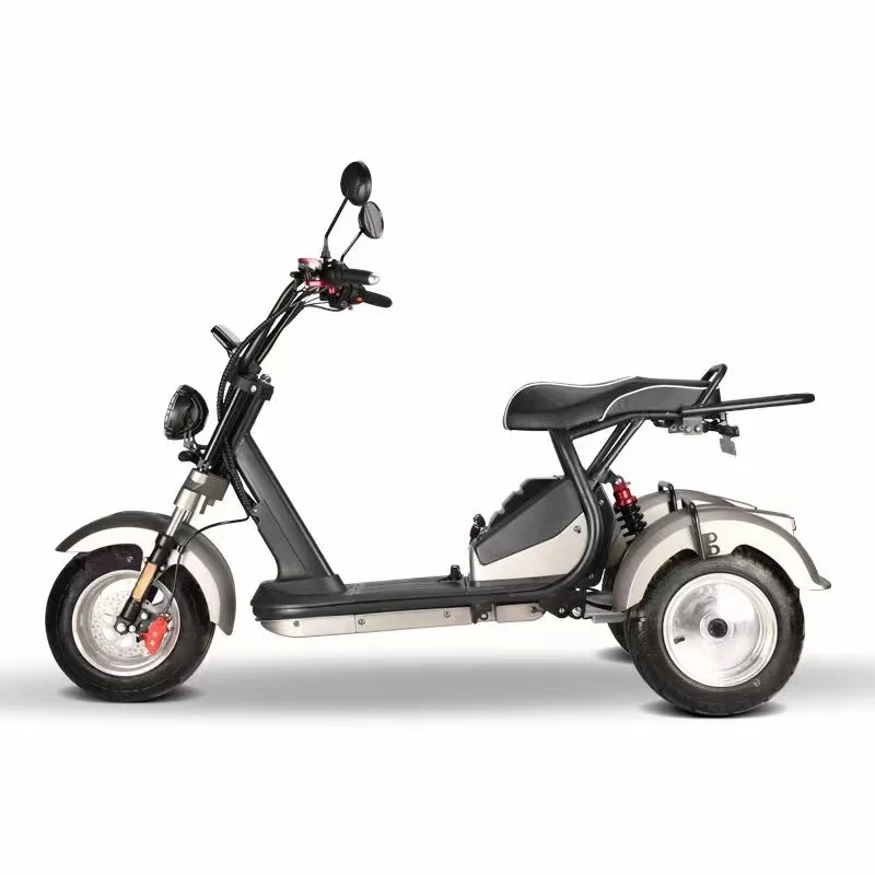 Clark ist ein heiß verkaufter Citycoco E-Scooter mit drei Rädern, Dual-Batterie-Leistung, fortschrittliche digitale Funktionen, 3-Rad-Dreiräder