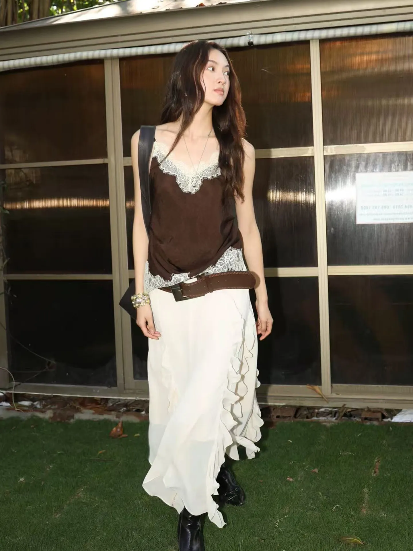 Casual V-Neck Lace Trim Juxtaposition Tank Top Women Summer Trendy Top Atmosphere Sense Acetate Lace Patchwork Strap Vest